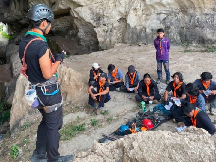 Pendidikan & Pelatihan Mapala Stacia UMJ Rock Climbing (Natural Climbing)